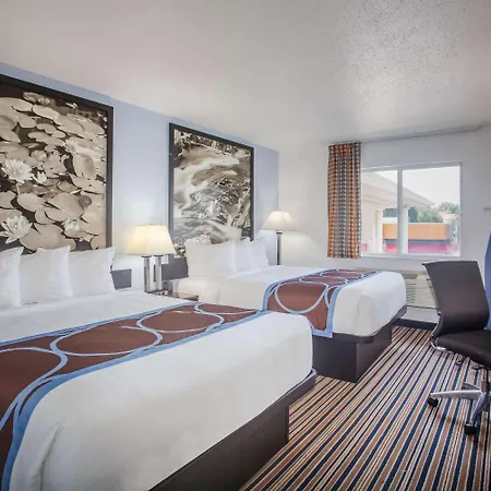 Super 8 By Wyndham Washington Hotel